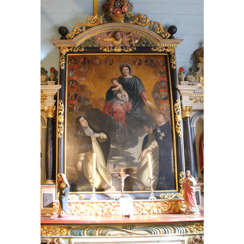 Listed in Palissy [ref.: PM22001695] : "la Remise du rosaire à saint Dominique et sainte Catherine de Sienne".