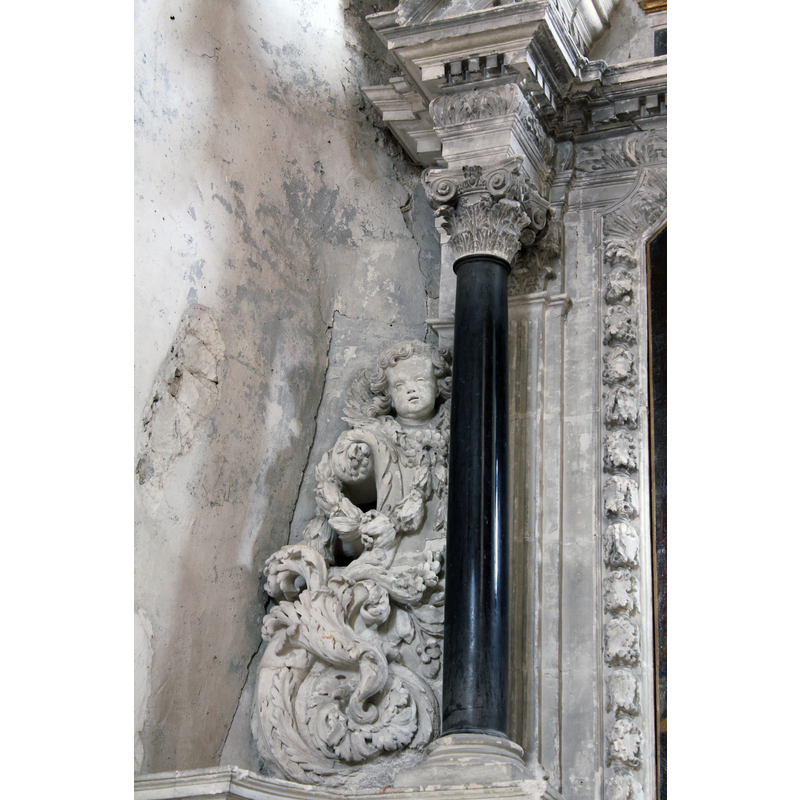 on the north side of the retable