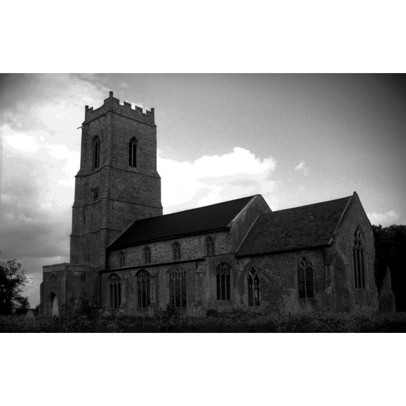 Photo caption: "The chancel is Decorated, the rest Perpendicular"