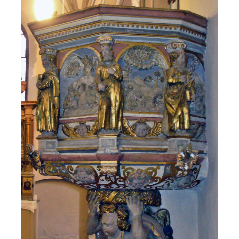 like the altar and the font, made of limestone in 1609 by Samuel Hanauer