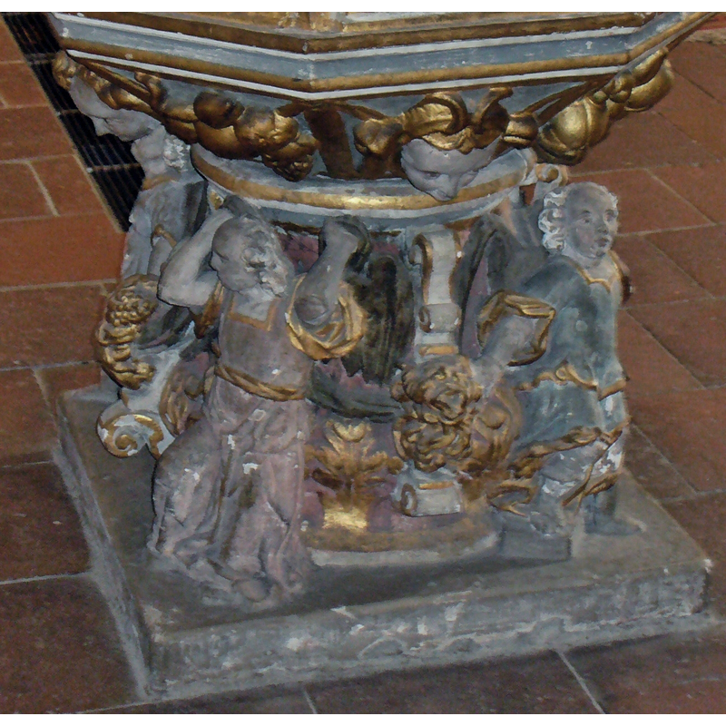 quite pronounced; on alternate panels of the underbowl chamfer