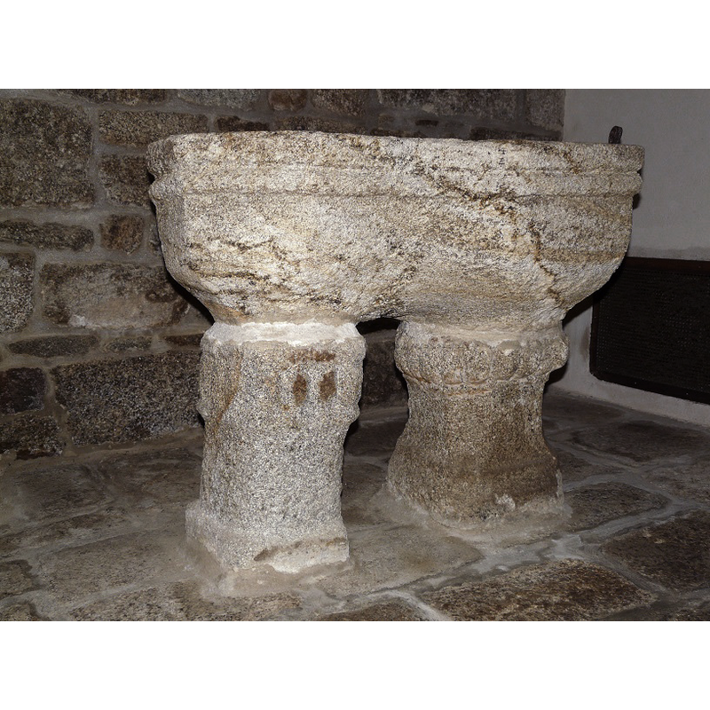 as the image shows, the two basins are volumes of a single block, whereas the two pedestal bases are separate blocks