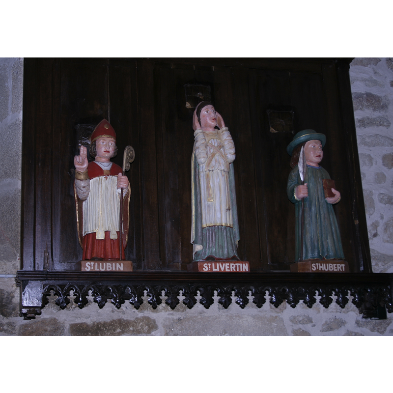 listed in Palissy [refs.: PM22001965 - PM22001968 - PM22001967] -- "Ces statues, au nombre de six, représentent -saint Lubin, -saint Méen, -saint Hubert, -saint Livertin, -saint Houarnouault, et -saint Mamère 2 [...] Elles reçoivent toutes beaucoup d'oblations, car chacune d'elles préserve d'un malheur ou fait disparaître une infirmité : saint Lubin guérit de la fièvre, saint Méen des maladies de peau, saint Hubert de la rag, saint Livertin (lisez saint Avertin) de la migraine : aussi se tient-il la tête à deux mains; quant à saint Houarnouault, qui n'est autre que saint Hervé, le loup qu'il tient enchaîné prouve qu il est le protecteur des troupeaux, et les bergers lui offrent la toison de leurs moutons; saint Mamère dont les intestins s'échappent de son abdomen entr'ouvert, est invoqué par ceux que la colique fait souffrir" [source: L'abbé Guillotin de Corson, 'Les pardons du pays de Moncontour', in Revue de Bretagne et de Vendée, 32an. Tome III, Janvier 1888,  p. 40]