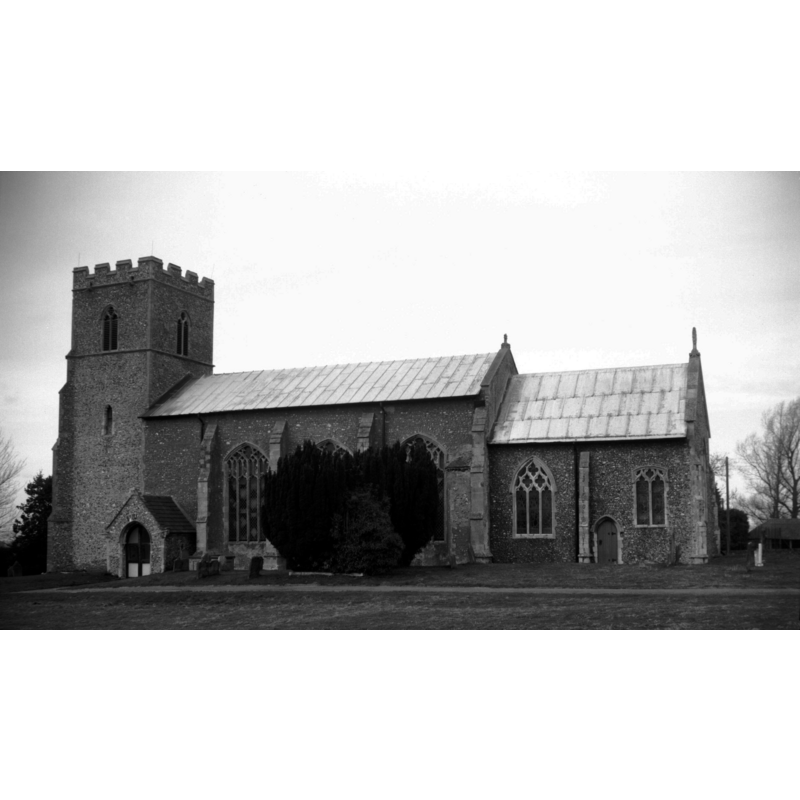 Photo caption: “Decorated west tower and chancel. Perpendicular nave. The tower is not in line with the nave"