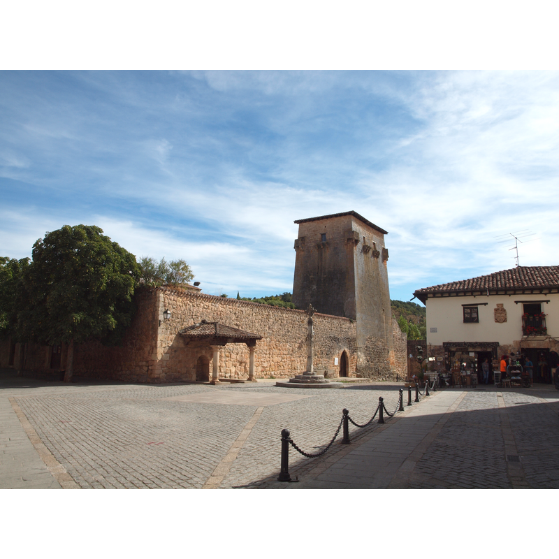 partial view of the walls with the 10thC tower of count Fernán González