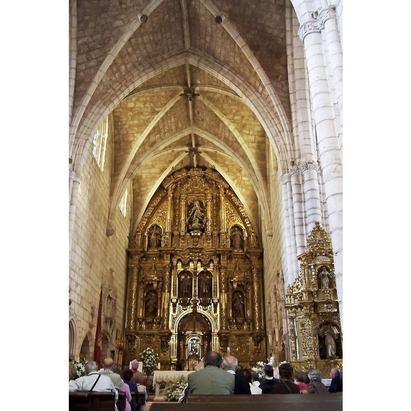 showing the main retable