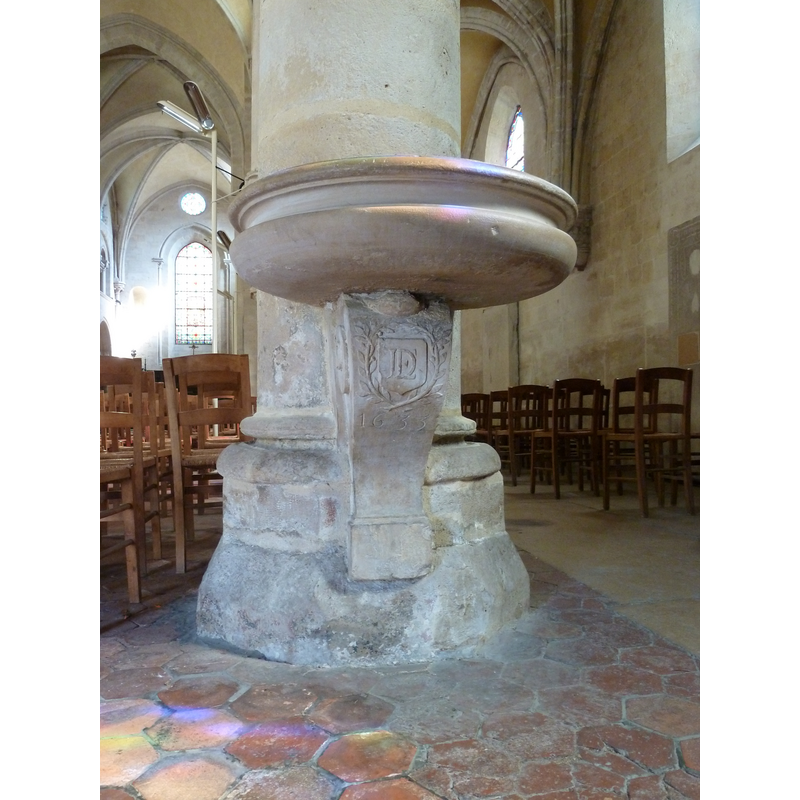 the 'bracket' holding up the stoup is dated 1633, but the basin is a modern replacement