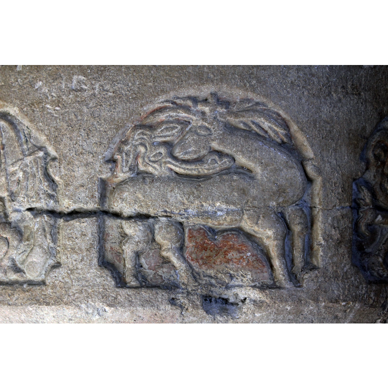 the stag is a passant-regardadnt pose and completes the hunting scene that starts in the previous arch, the legend of St. Eustace -- on the south side of the basin [NB: orientation is approximate]