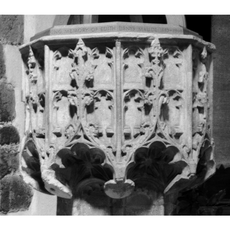 over the cinquefoil windows that adorn the lower basin sides