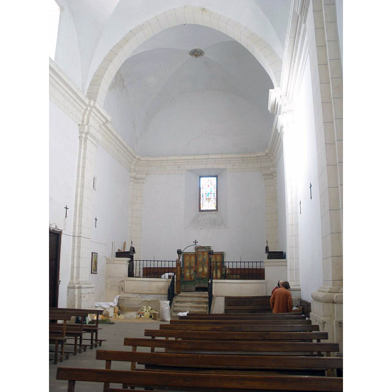 the font is visible on the left [south] side, by the steps leading up to the gallery