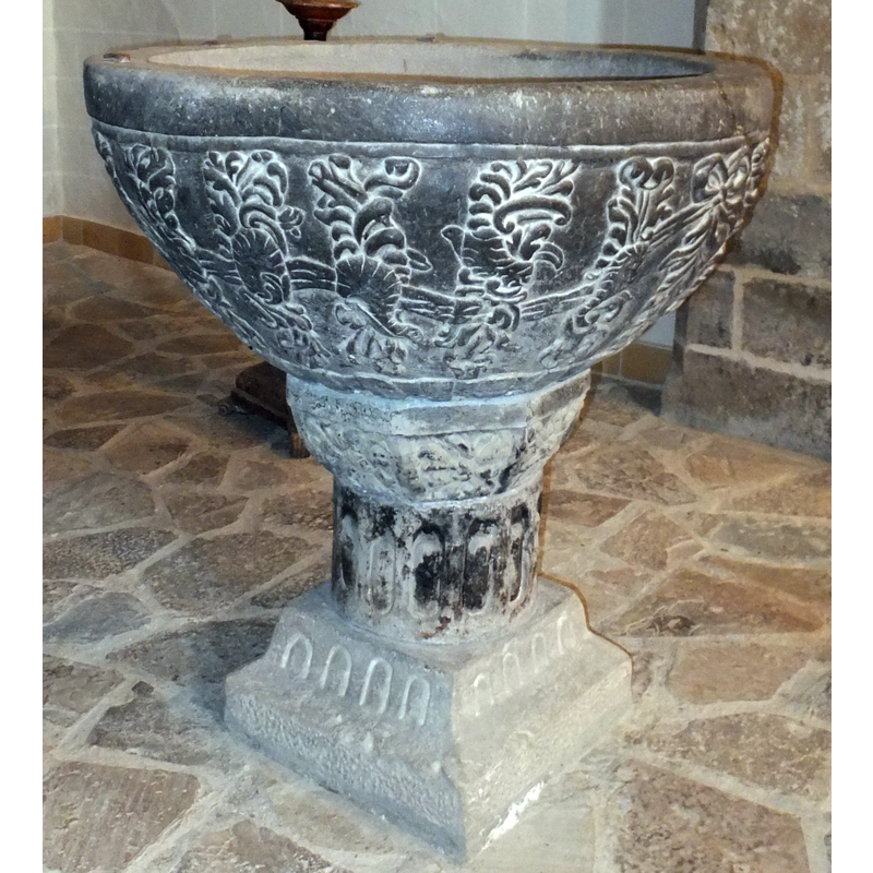 incised, four per side of the lower base