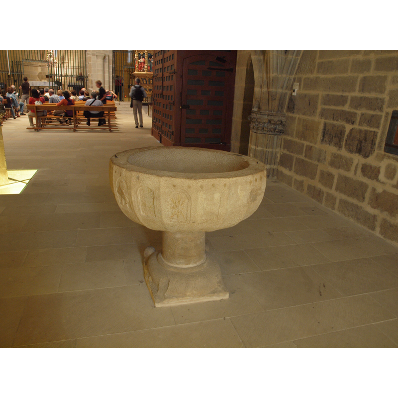 the font as displayed in the church at Ujué in 2012