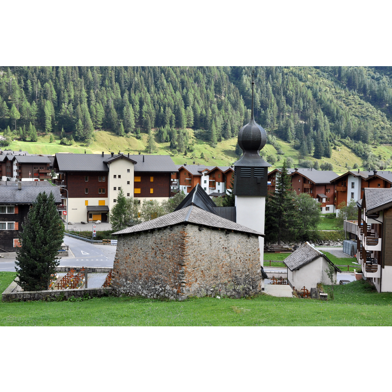 the stone wall in the foreground is the 'Lawinenschutzkeil' [anti-avalanche dike]