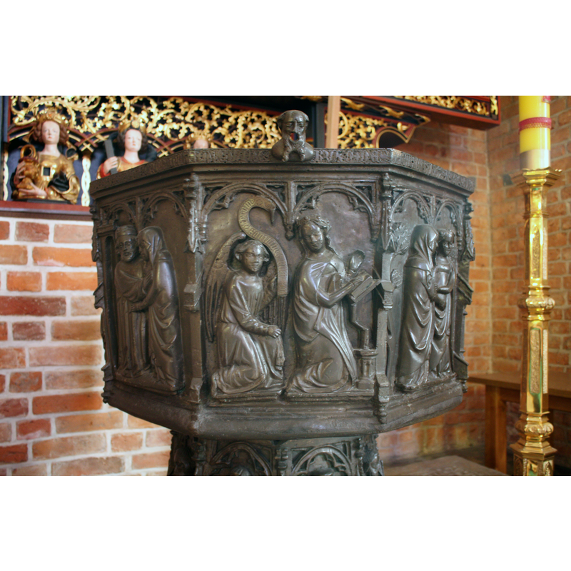 Mary at desk; Gabriel holding scroll with inscription