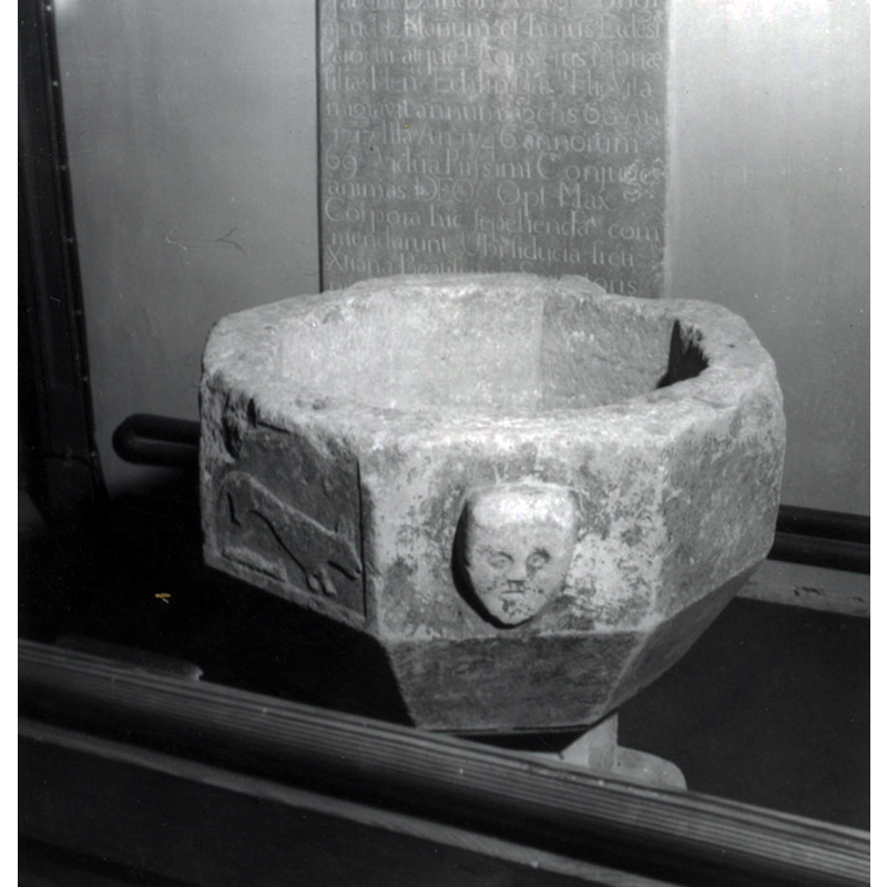 to the left of the human head -- is this a lion passant to the right?
