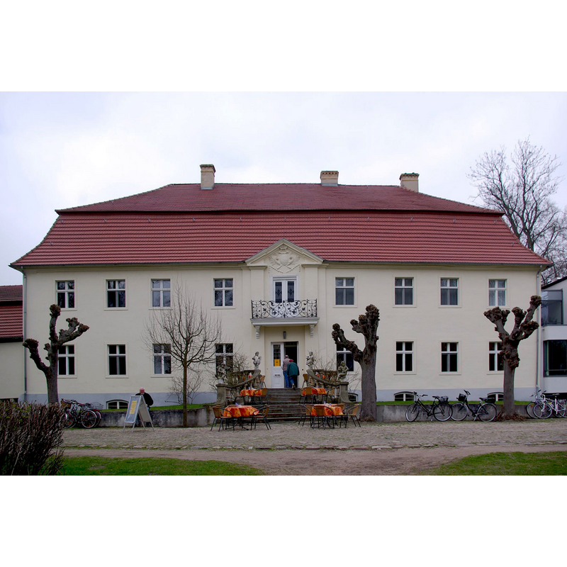 The Baroque building locally known as  'Blankensee Schloss' or 'Sudermannschloss' was Hermann Sudermann's summer residence as of 1902, and held the author's collection of imported works of art,  including the well-head that would later become a baptismal font at the parish church. Some of the rooms have been made available to visitors since 2006, and the gardens are maintained as a private park occessible to visitors at given dates.
