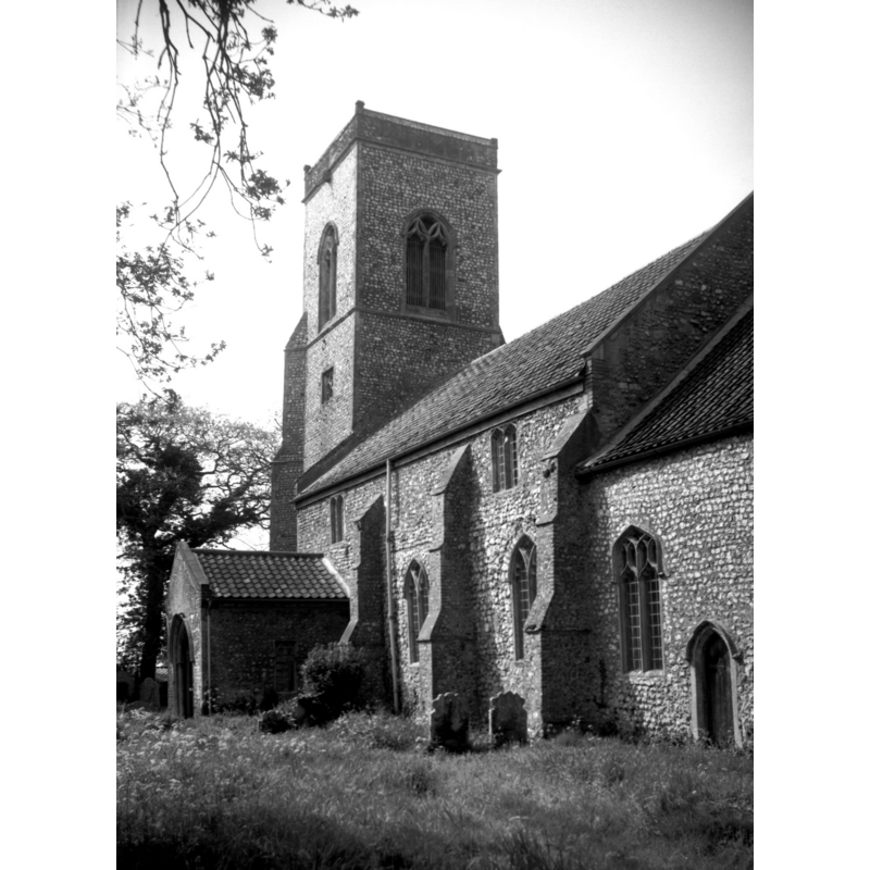 Photo caption: "There is a clerestory although no signs of aisles having been built"