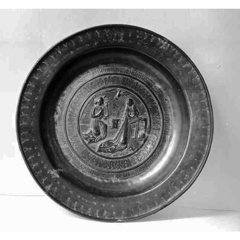 Photo caption: "Dopfat av mässning, Nürnbergsarbete, 1500-talets förra del." [Late 16th-century; brass; Nuremberg work]