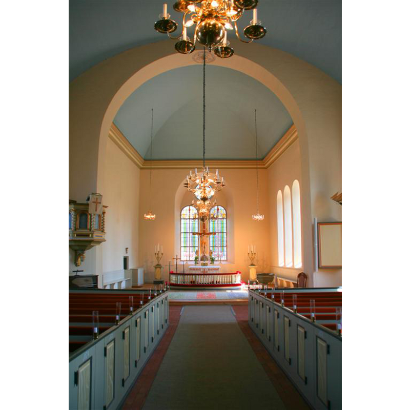 the modern font is partially visible at the far [east] end, right [south] side