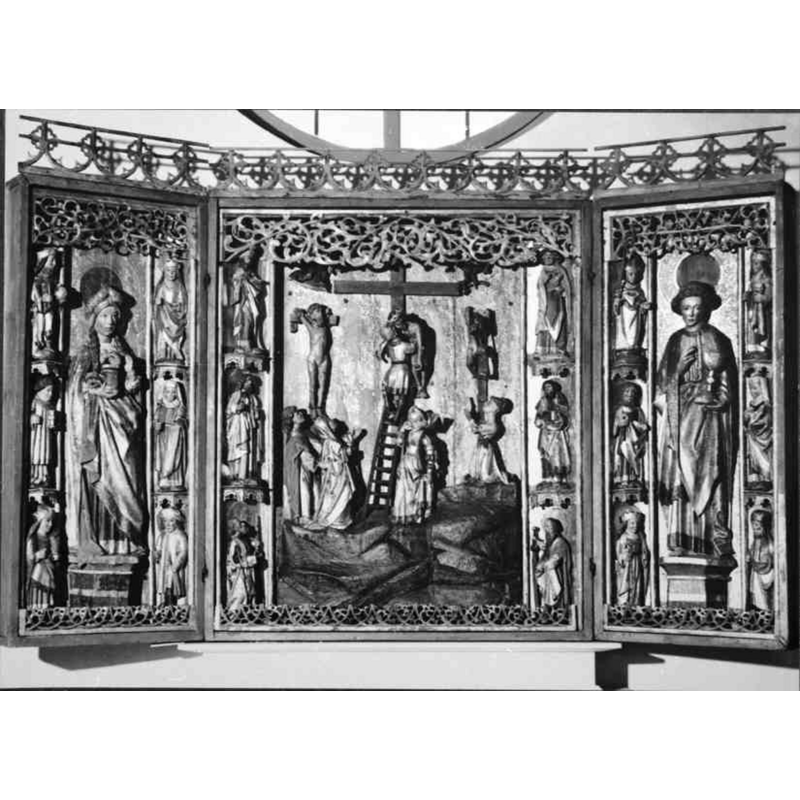 retable with wooden figures of the 15th century -- shown here in 1910, before restoration