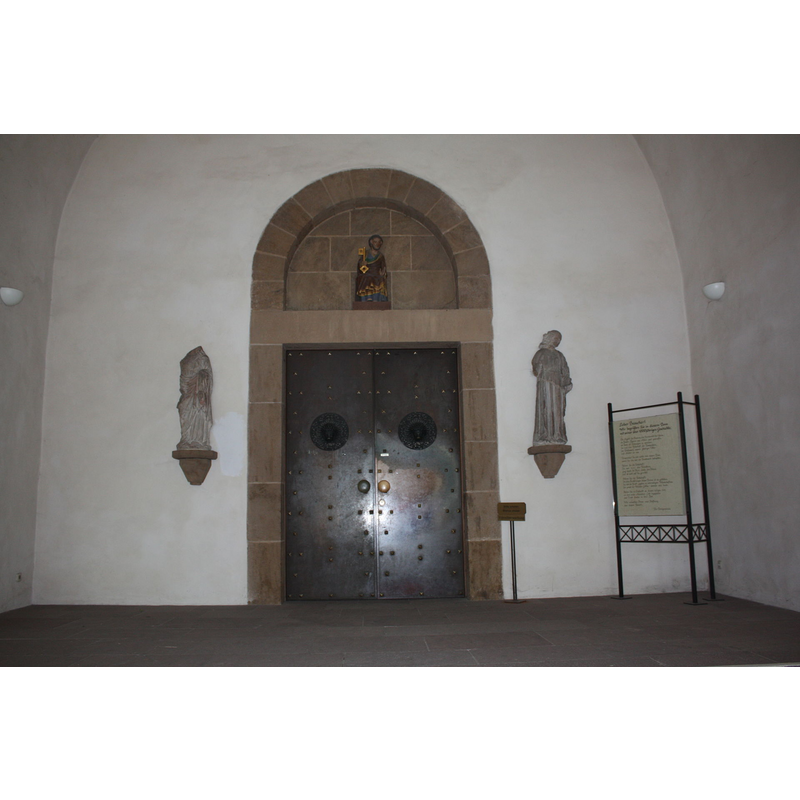 the re-built portal with the statues of Ecclesia and Synagogia in September 2010
