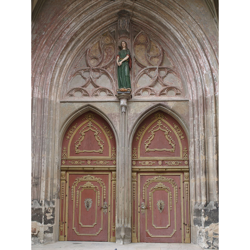 Photo caption: "Brautportal St. Georg"