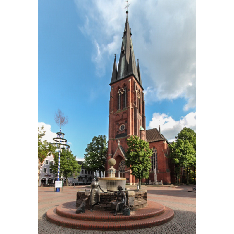 Photo caption: "Haltern am See, St.-Sixtus-Kirche und Marktbrunnen"