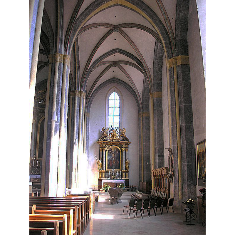 the font is visible towards the east end, in the centre of the aisle