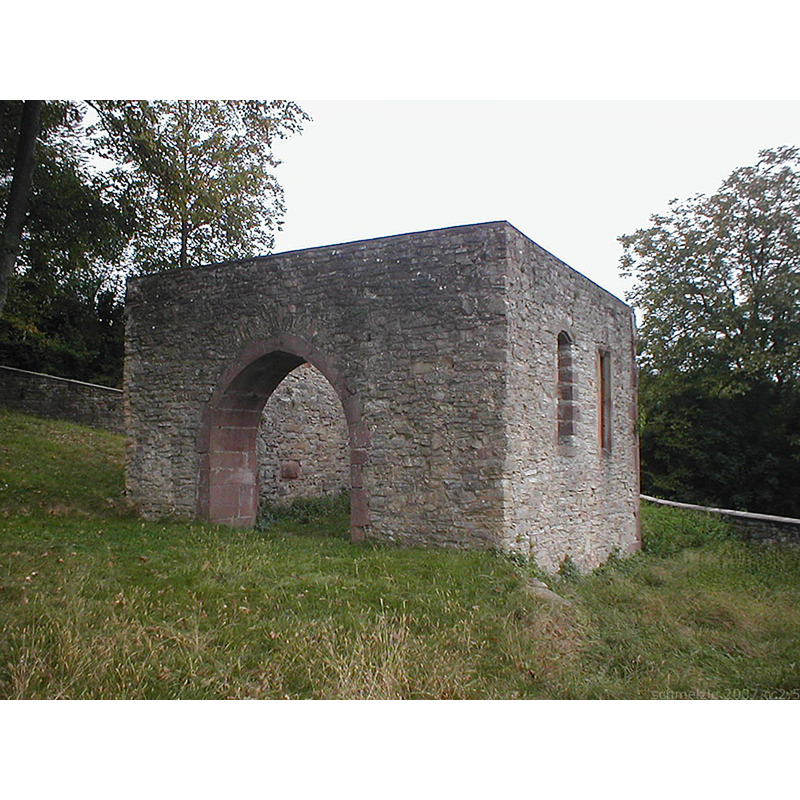 remains of the medieval church east of the town -- Photo caption: "Ruine der alten Martinskirche in Meckesheim, Baden-Württemberg, Deutschland"