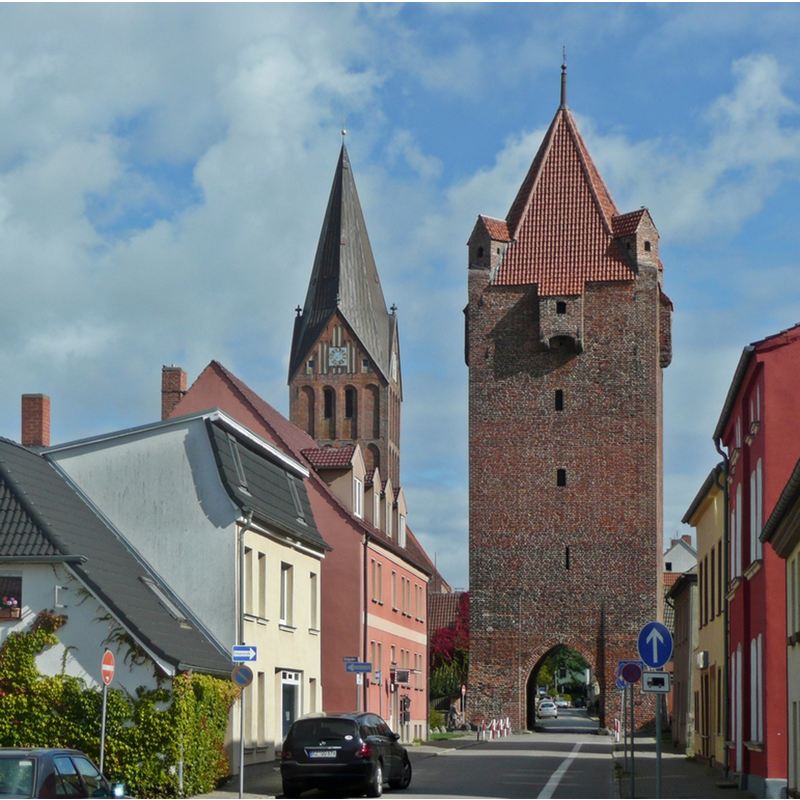 Photo caption: "Barth: Blick auf das Dammtor und den Turm der Marienkirche."