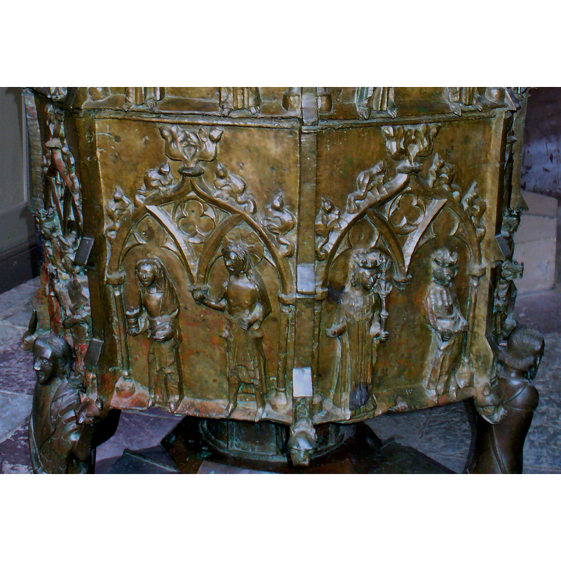 like those in the upper register, also framed in crocketed arches; the motif in the centre spandrel between the pair of arches is trefoiled here, wheras in the top arcade it is quatrefoiled -- the left panel here has two arch-heads: the figure is the right is Christ -- the right panel here has two crowned figures; the figure on the left holds a large flower in the left hand