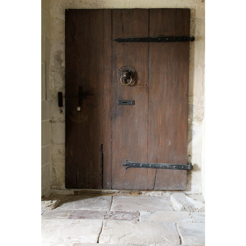 an internal door [vestry?]