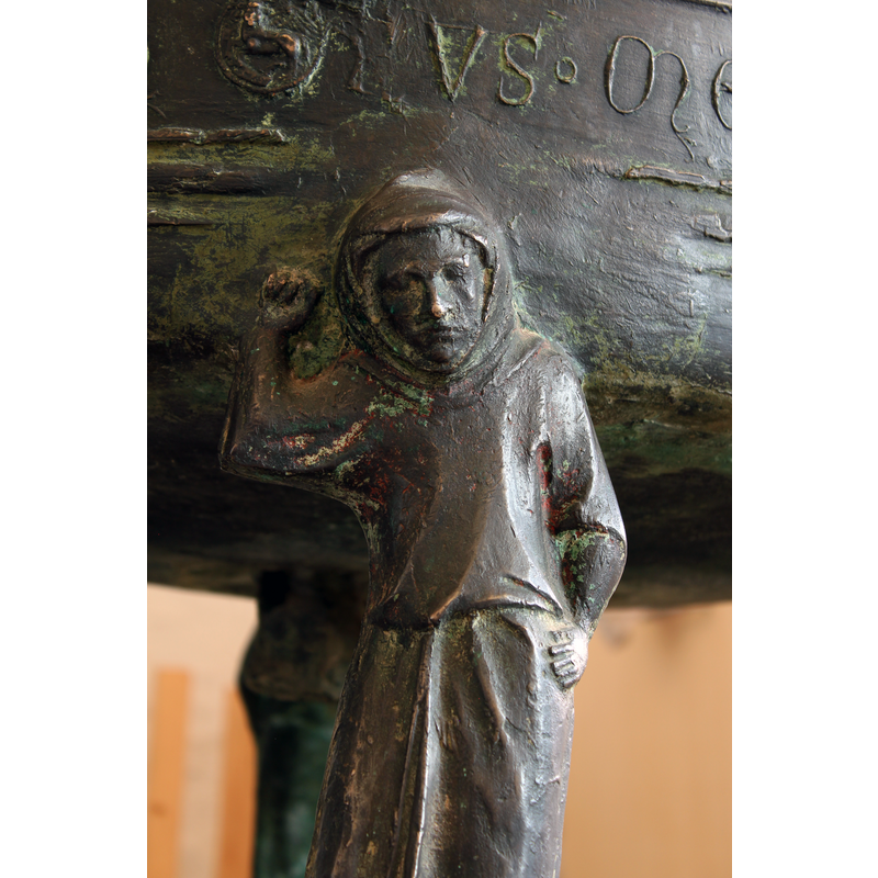 like the first figure, a rather disengaged stance