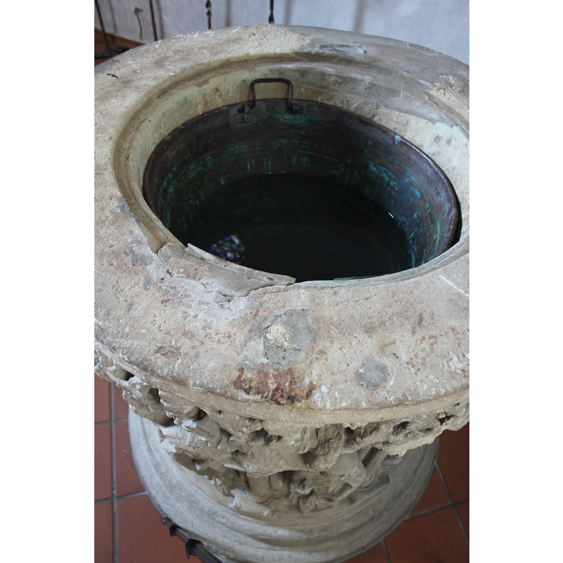 the metal cauldron (?) inserted in the basin