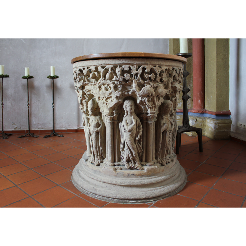 [NB: orientation is approximate] -- showing the bishop in the left arch, and Gabriel and Mary in the two other arches