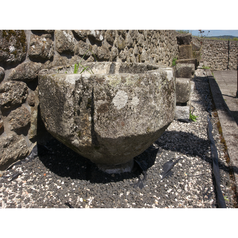 notice the large indentation carved on the side