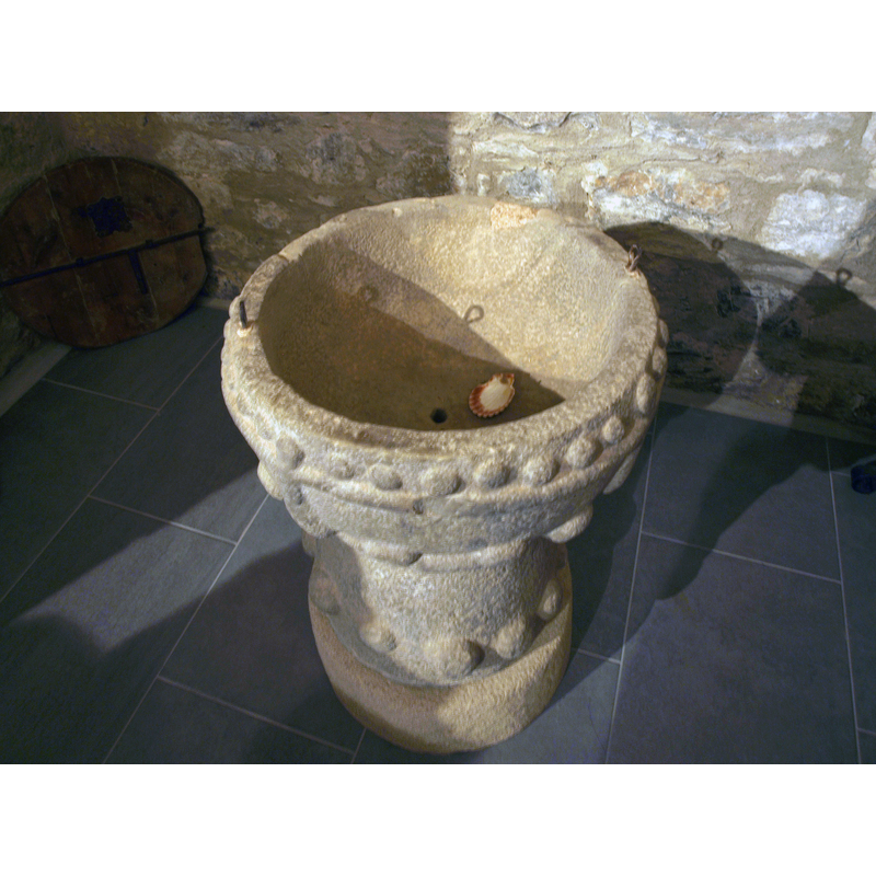 the centre drain hole is visible here