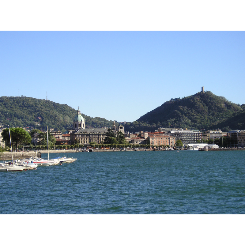 Source caption: "Città di Como ripresa a fine estate 2003"