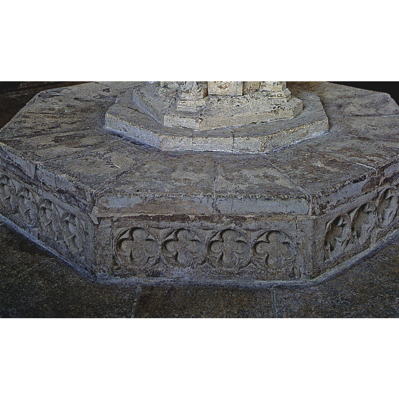 four on each side of the octagonal plinth