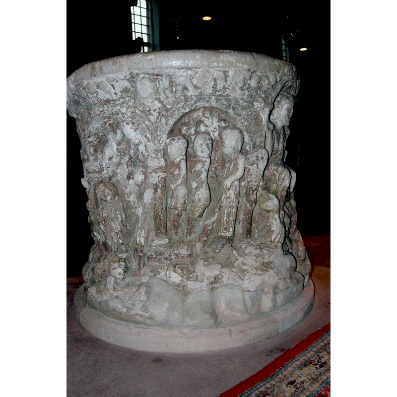 the angel holding a sword at the extreme right of the arch; Adam and Eve covering the nakedness with the hands