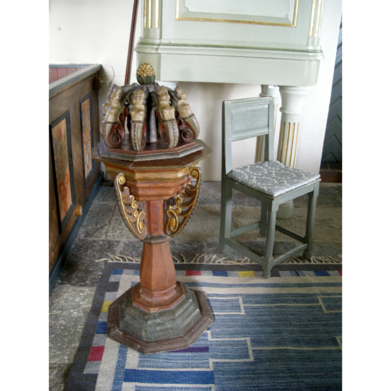 the 1693 wooden font and cover