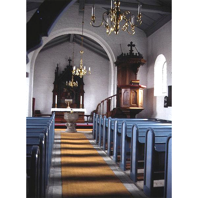 with the font in the centre aisle