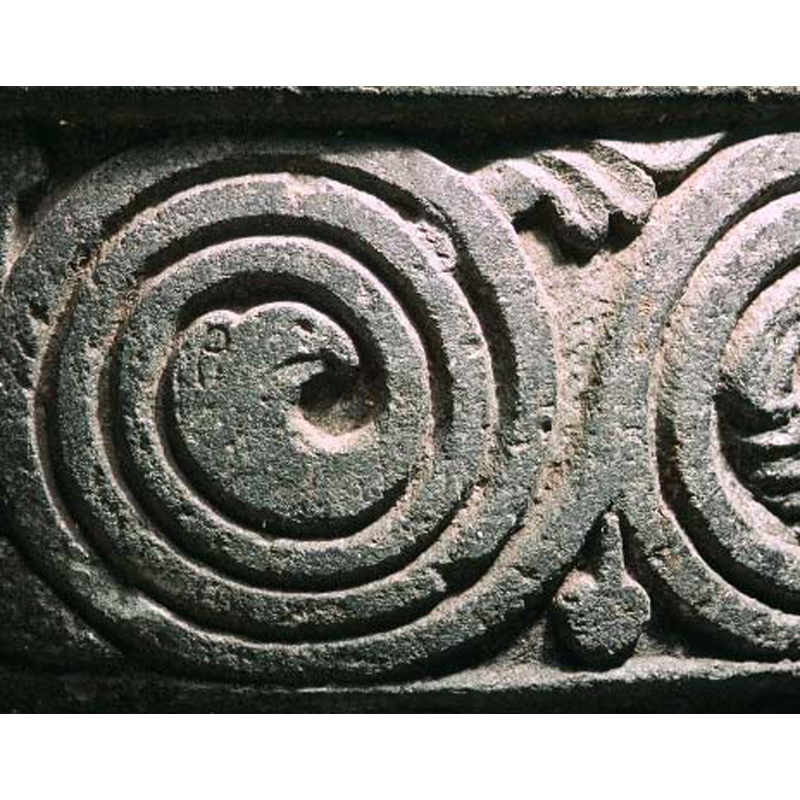 with two leafy ends at the front -- the stone object right above is the insert that fits into the drainage mini-basin