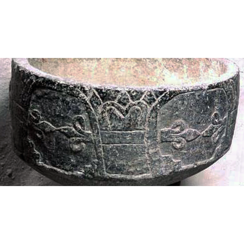 stylised folige motifs in all the spandrels except the one that bears the 'crowned M'