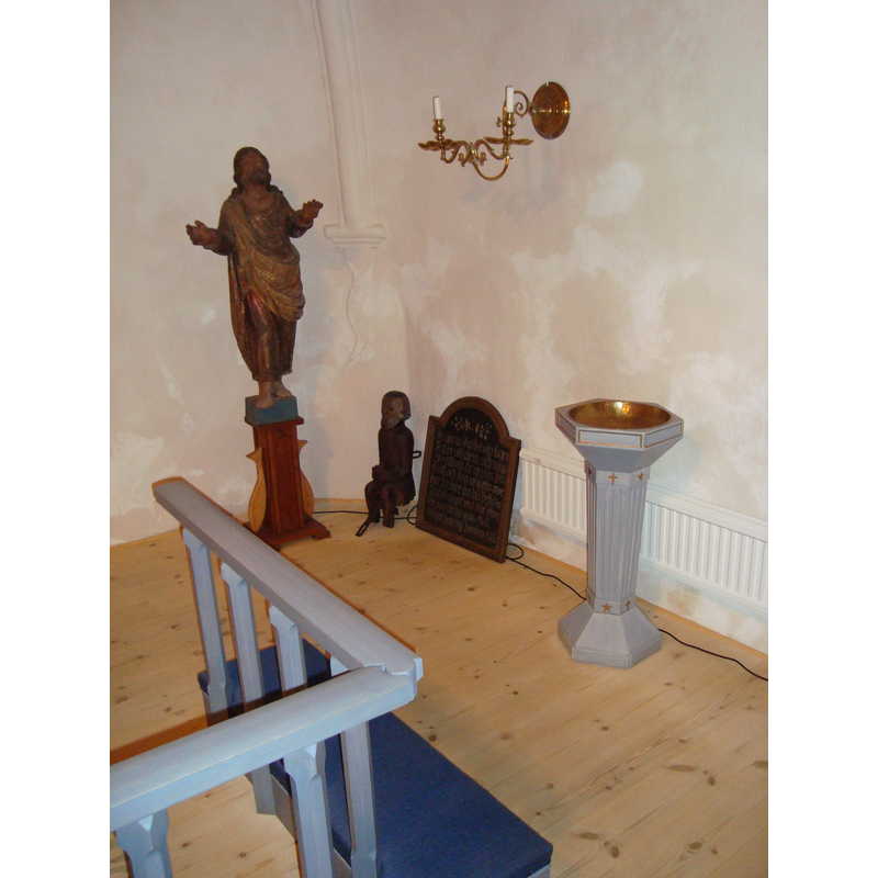 a modern font (?) kept in the "lillkyrka" [NB: the "lillkyrka" is a tiny chapel attached to the south side of the nave]