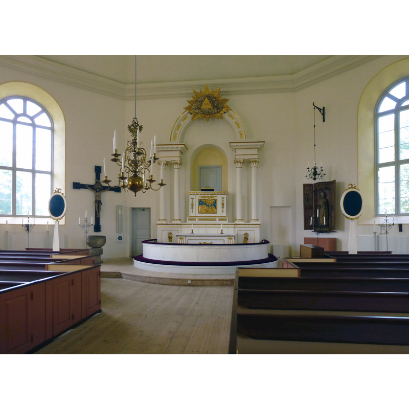 the font is visible at the far [east] end, on the left [north] side