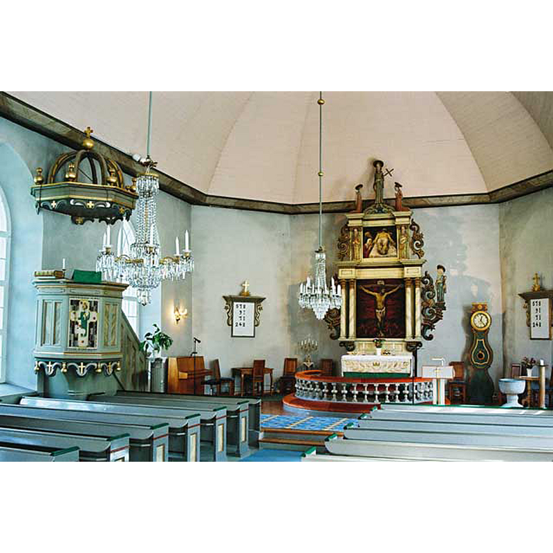 the font is visible at the far [east] end, right [south] side
