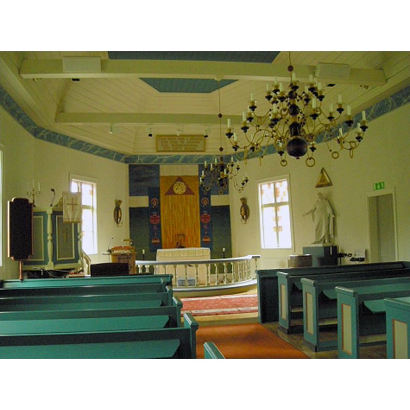 the top of the font is visible at the far [east] end, right [south] side