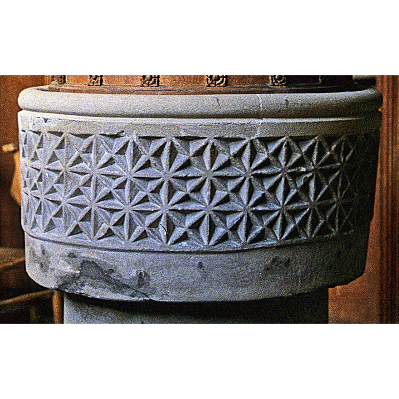a pattern made of three rows of it, all around the basin