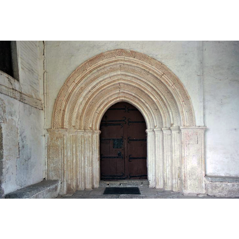 Source caption: "Portada del siglo XIII de la iglesia de Santa Eulalia, Txintxetru, San Millán / Donemiliaga (Álava)."